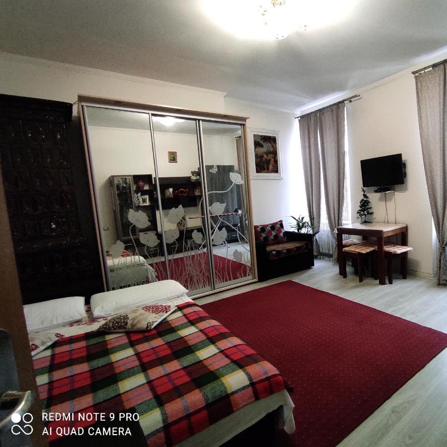 Двокімнатна Квартира В Центрі Міста Lviv Eksteriør bilde